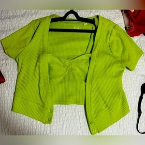 Crop top with 2 tops in a very pretty green color
